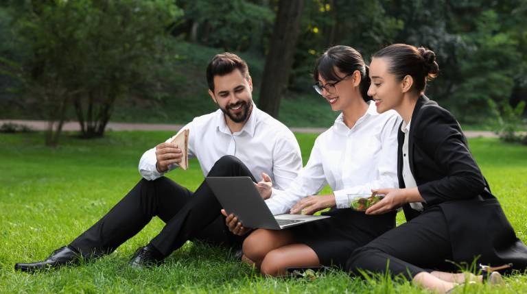 Corporate Outings in Gurgaon vs Delhi- What Works Best for Team Engagement?