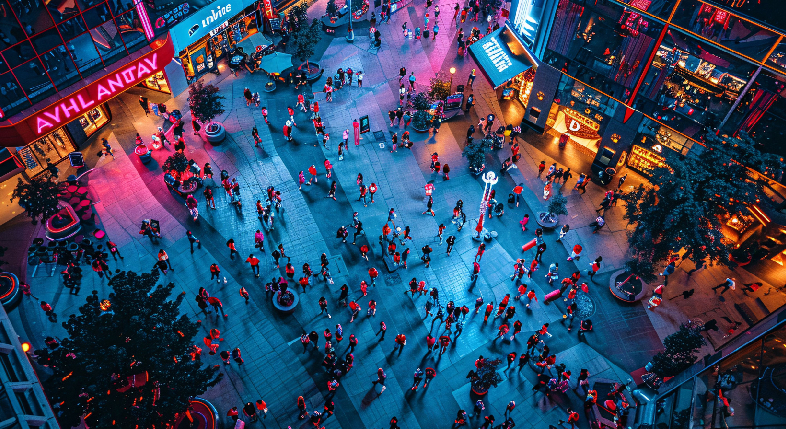 A color-coded attendee heatmap showing crowd density at a large Delhi NCR exhibition.